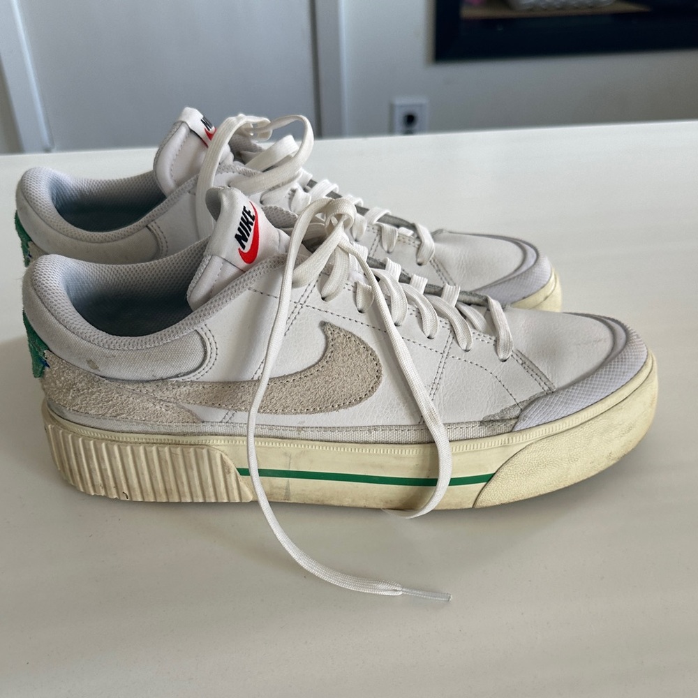 Nike Cream Sneakers with Green Stripe